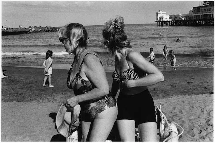 ALGUNAS CHICAS – ADRIANA LESTIDO