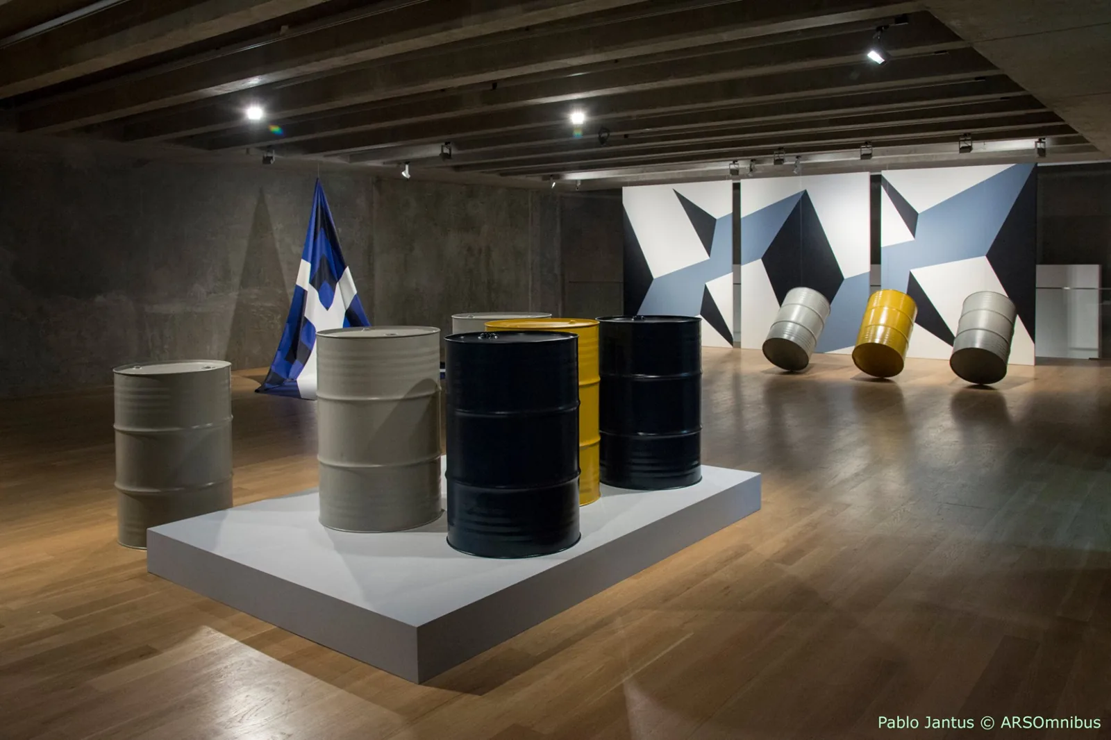 VANGUARDIA/CABALLO DE TROYA/AMÉRICA. UNA EXPOSICIÓN EN TRES ACTOS.